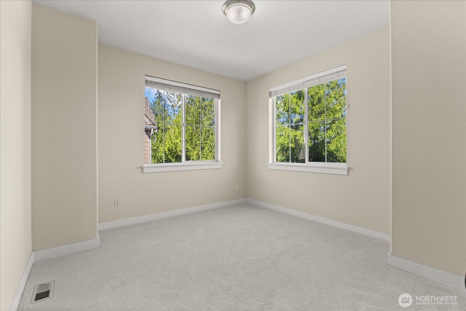 13914 N Pointe Circle #E, Mill Creek, WA 98012-4685