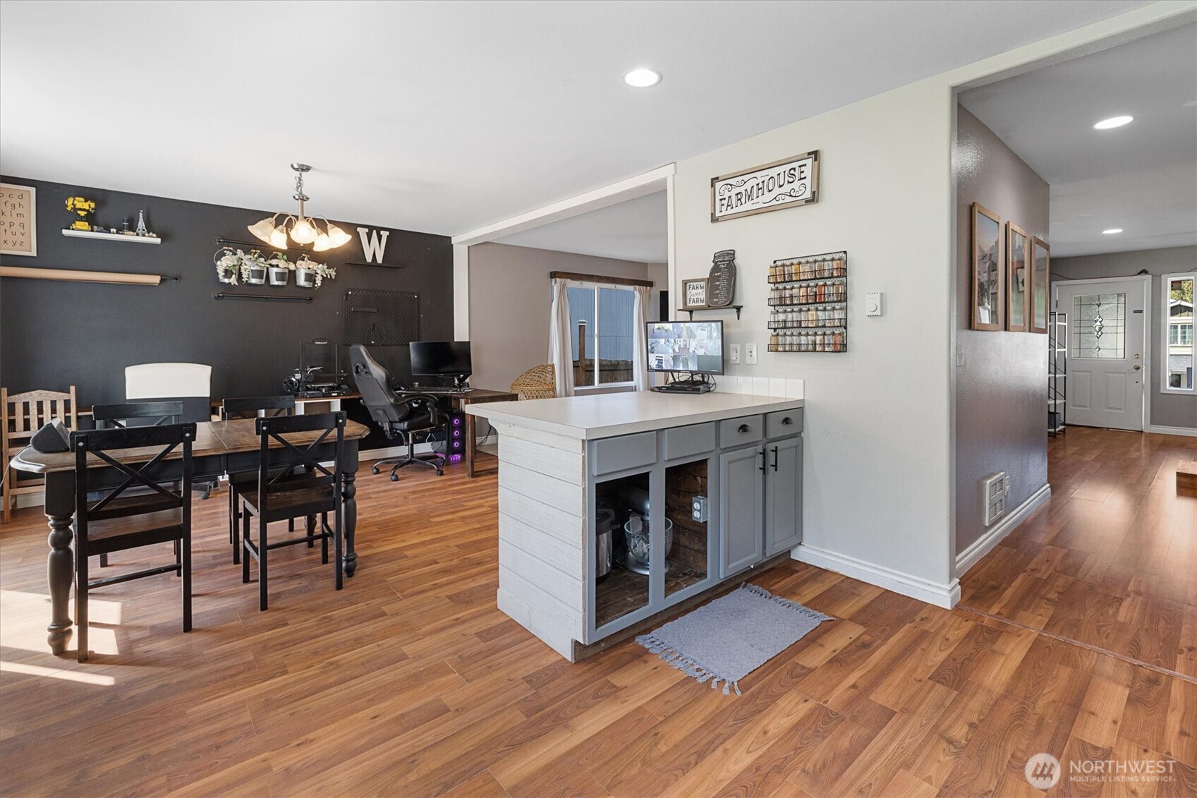 6994 E Dakota Street , Port Orchard, WA 98366