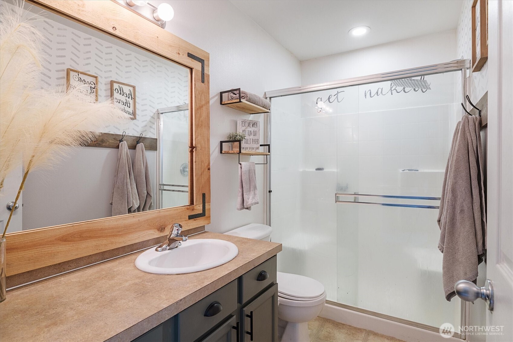 6994 E Dakota Street , Port Orchard, WA 98366