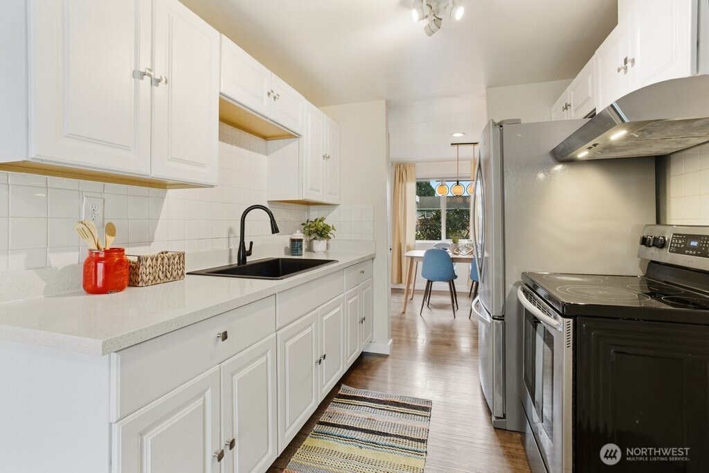 12214 4th Avenue SW, Seattle, WA 98146-2951