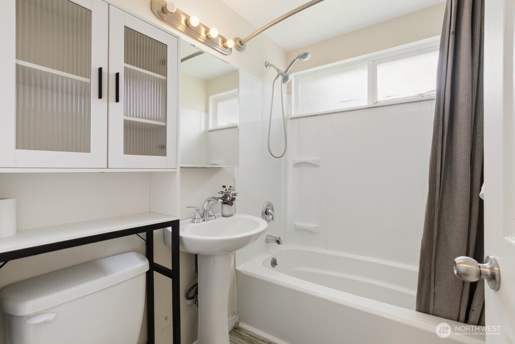 12214 4th Avenue SW, Seattle, WA 98146-2951