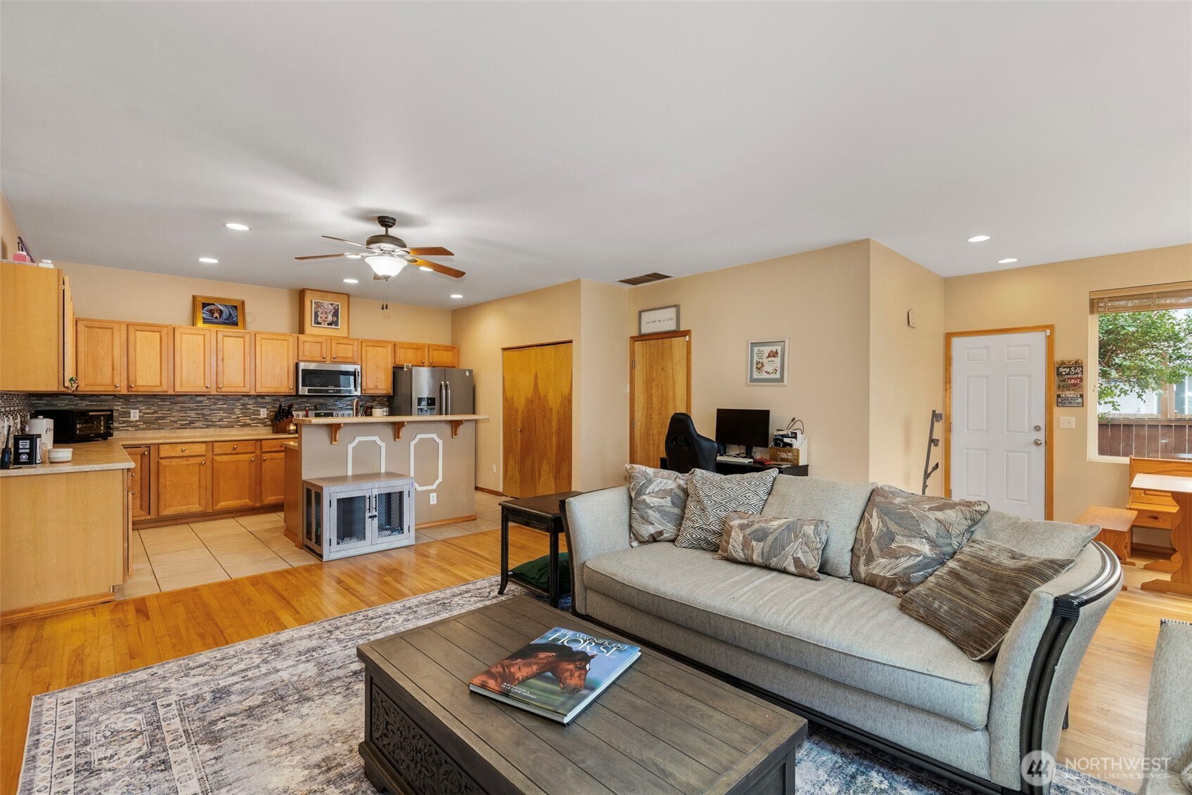 734 Glenmore Loop , Port Orchard, WA 98366