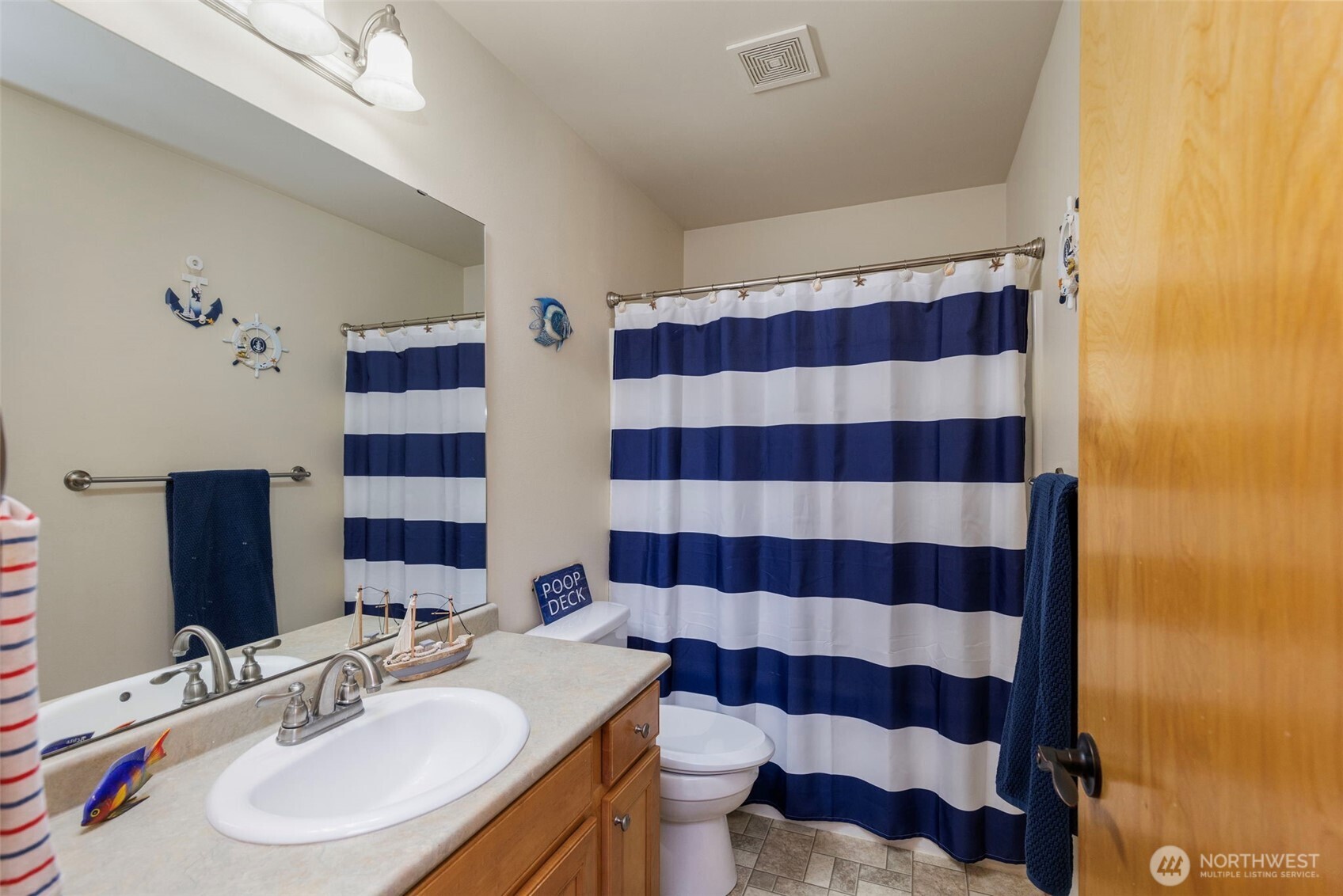 734 Glenmore Loop , Port Orchard, WA 98366
