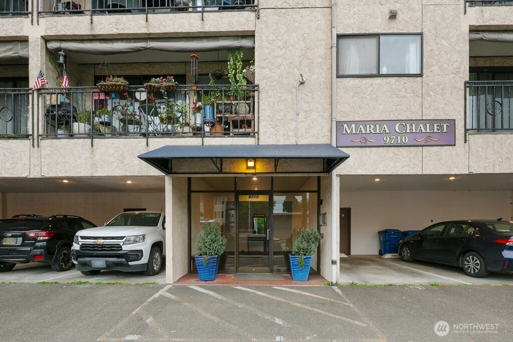 9710 Greenwood Avenue N #303, Seattle, WA 98103-3031