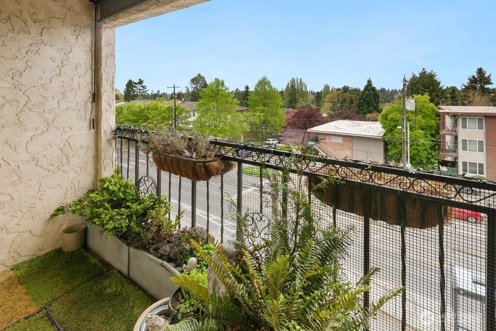 9710 Greenwood Avenue N #303, Seattle, WA 98103-3031