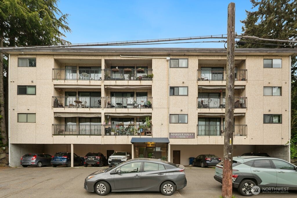 9710 Greenwood Avenue N #303, Seattle, WA 98103-3031