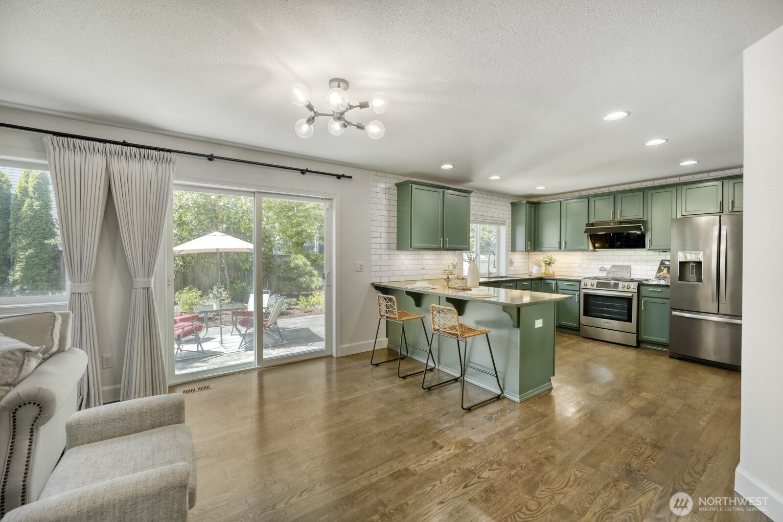 6551 17th Avenue SW, Seattle, WA 98106