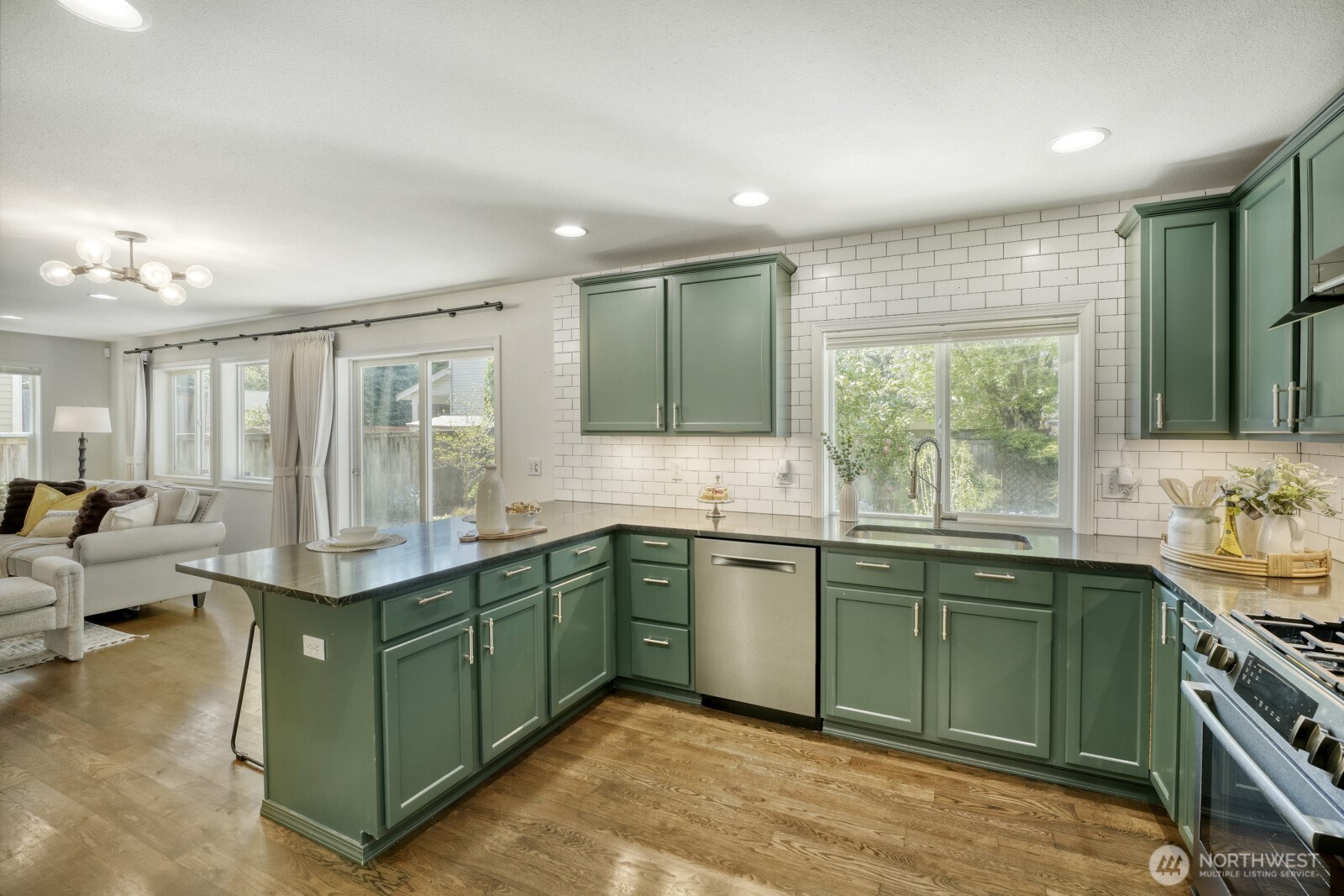6551 17th Avenue SW, Seattle, WA 98106