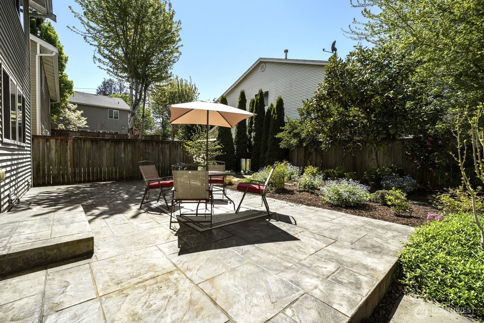 6551 17th Avenue SW, Seattle, WA 98106