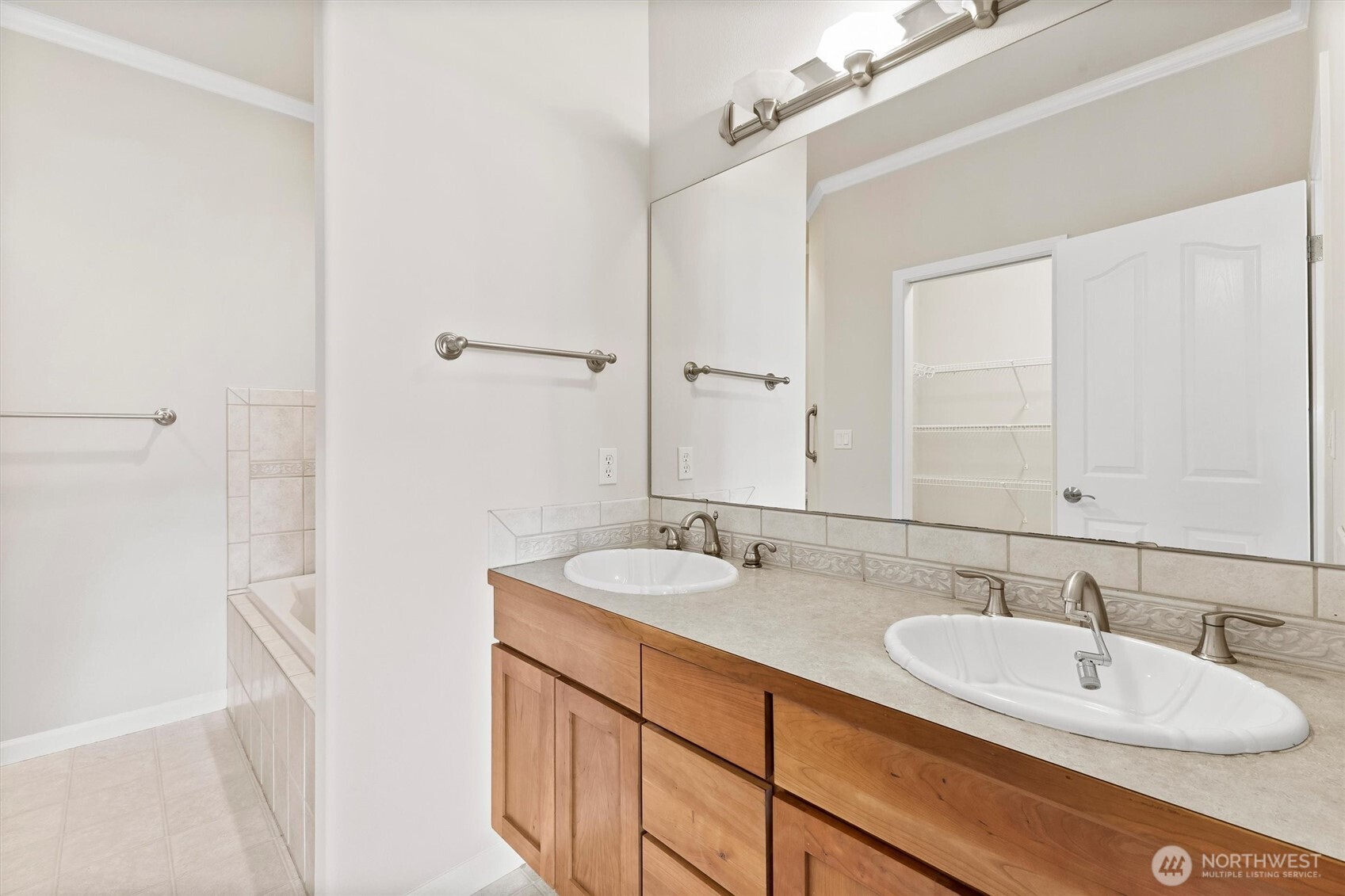 1149 Aaron Drive #B, Lynden, WA 98264
