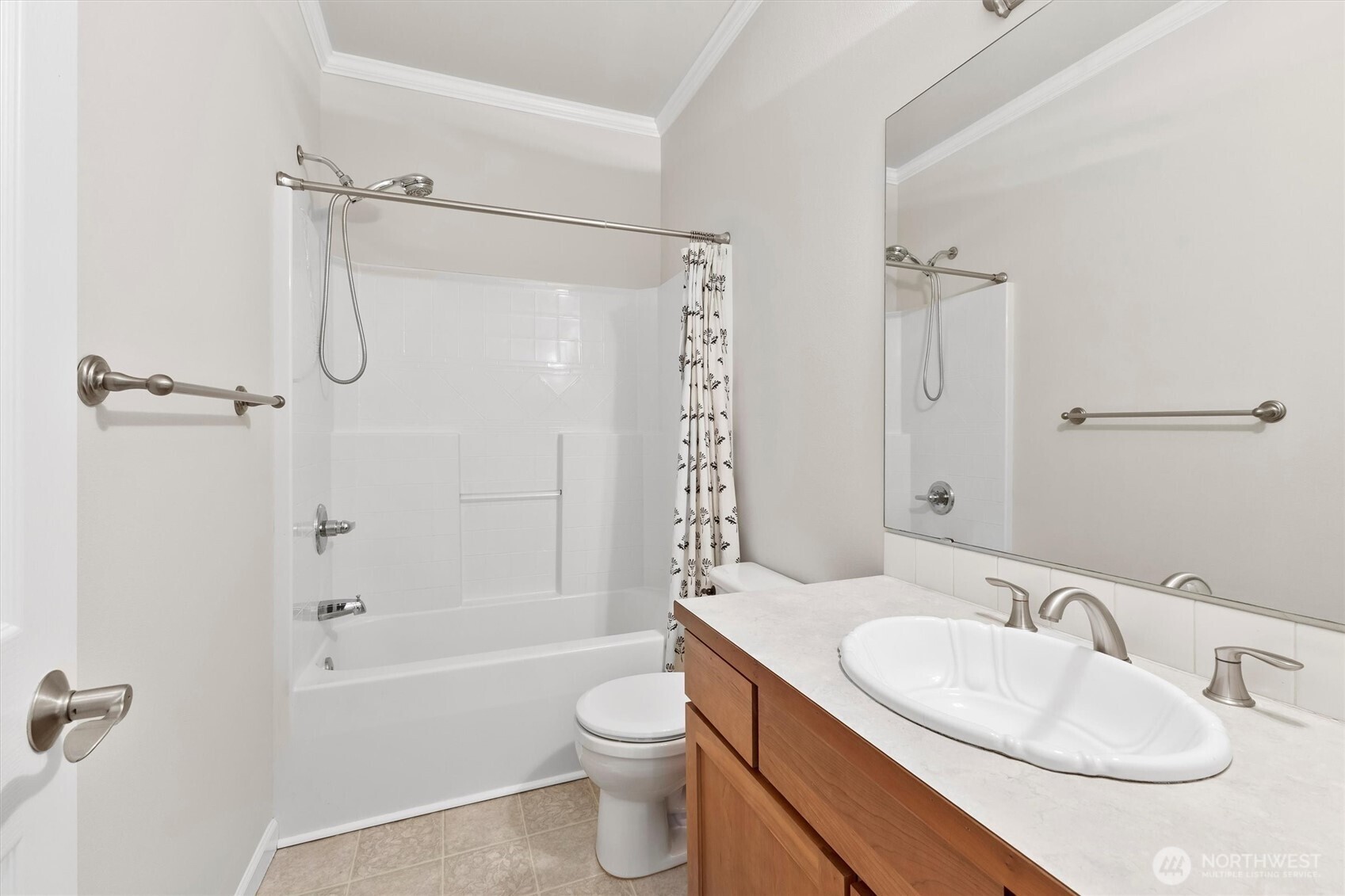 1149 Aaron Drive #B, Lynden, WA 98264