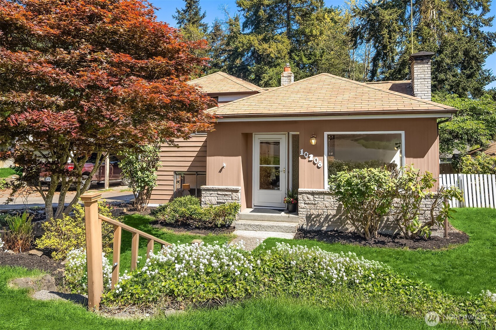 10208 23rd Avenue NE, Seattle, WA 98125