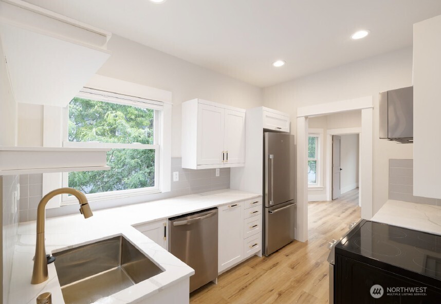 2123 E James Street , Seattle, WA 98122