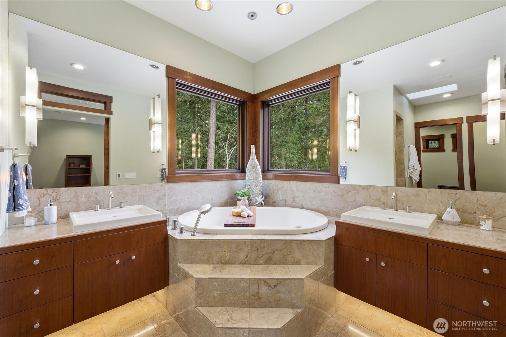 1136 14th Avenue , Fox Island, WA 98333