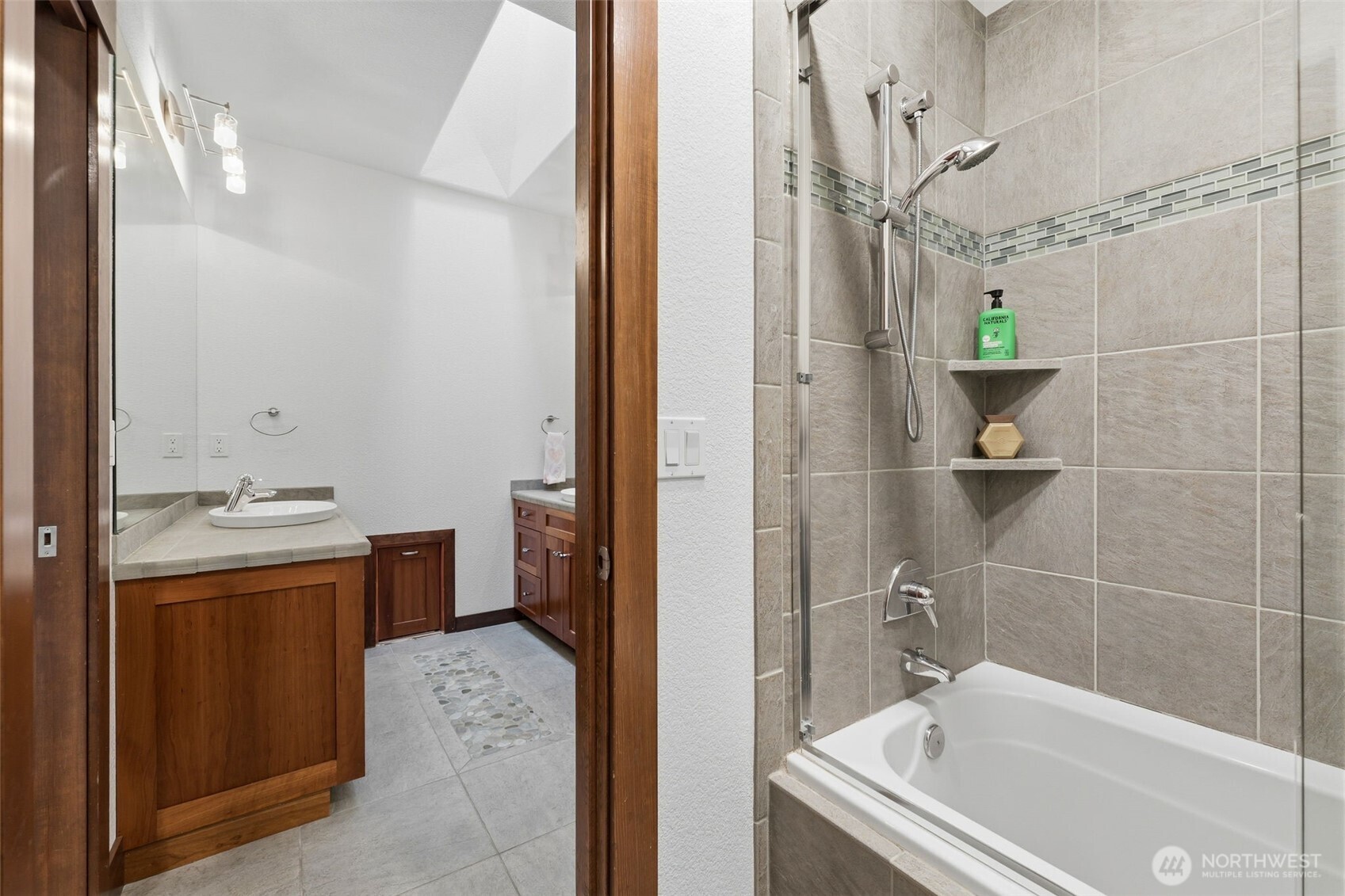 1136 14th Avenue , Fox Island, WA 98333