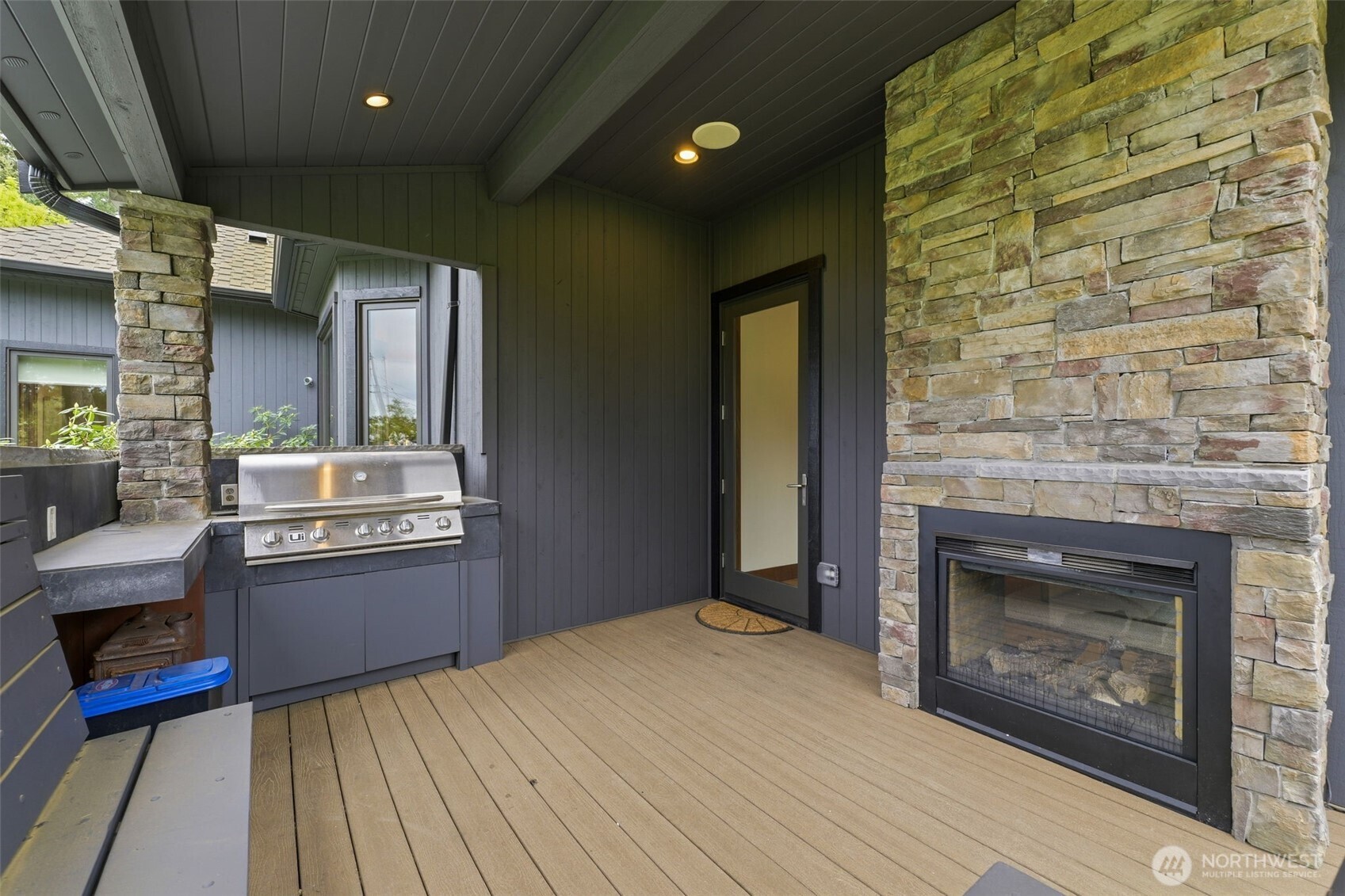 1136 14th Avenue , Fox Island, WA 98333