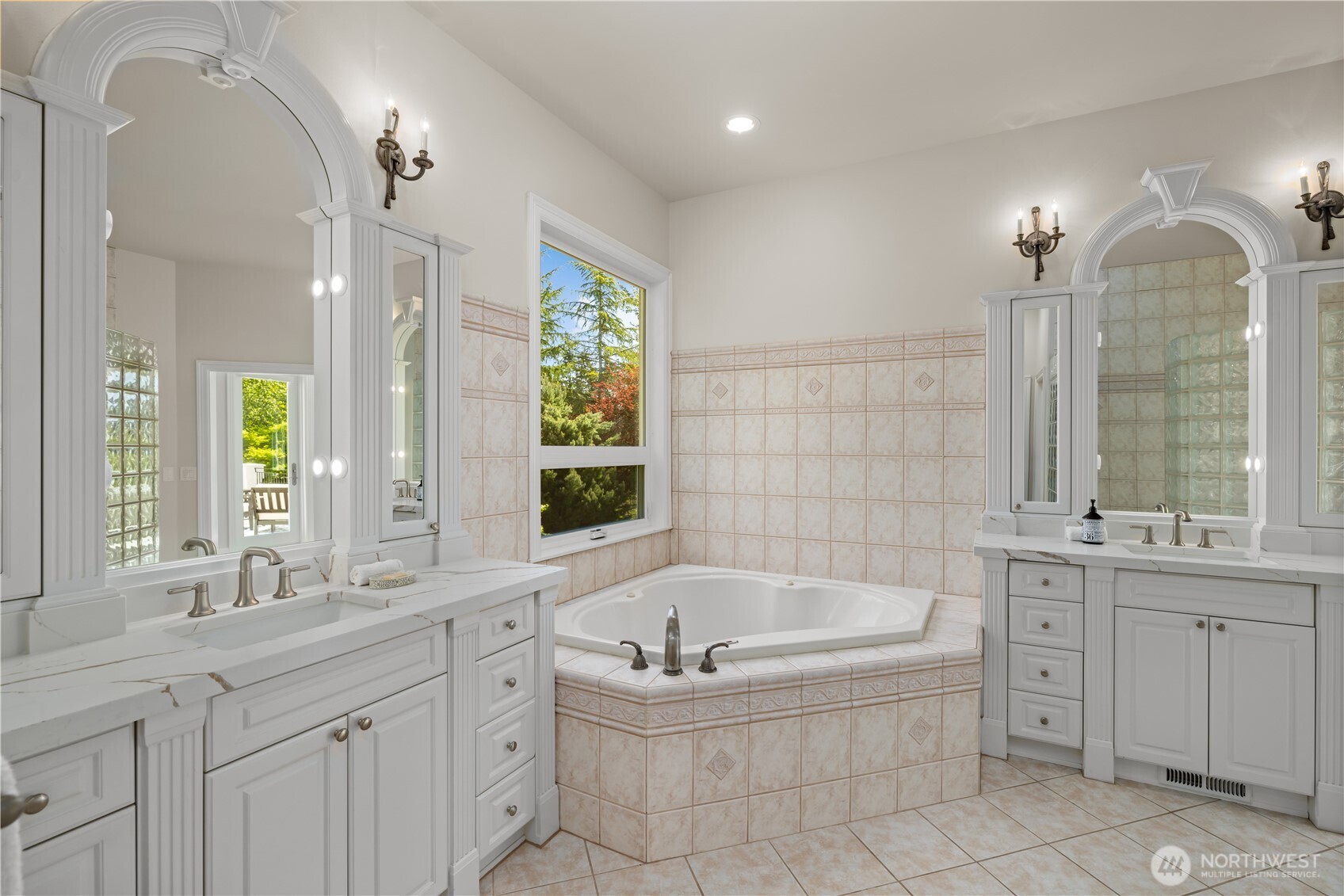 4145 Peregrine Point Way SE, Sammamish, WA 98075