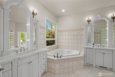 4145 Peregrine Point Way SE, Sammamish, WA 98075 - Photo 12