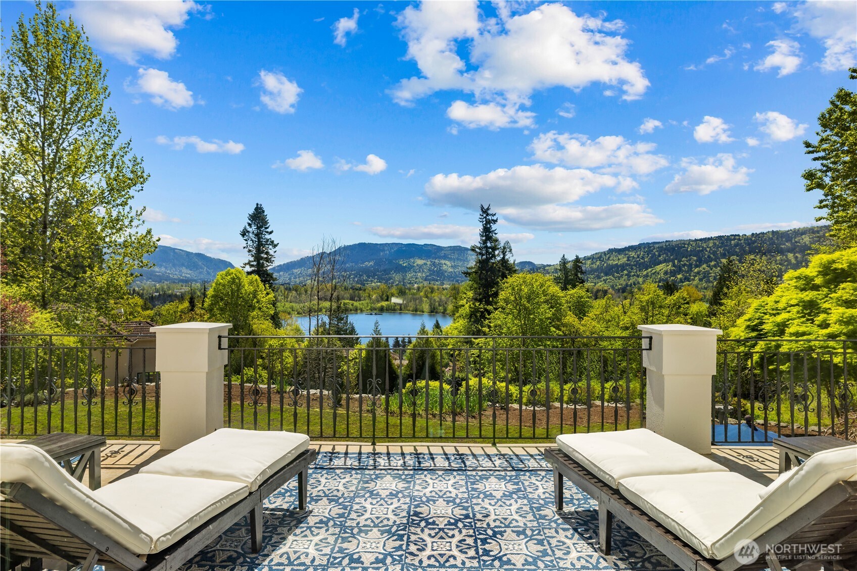4145 Peregrine Point Way SE, Sammamish, WA 98075