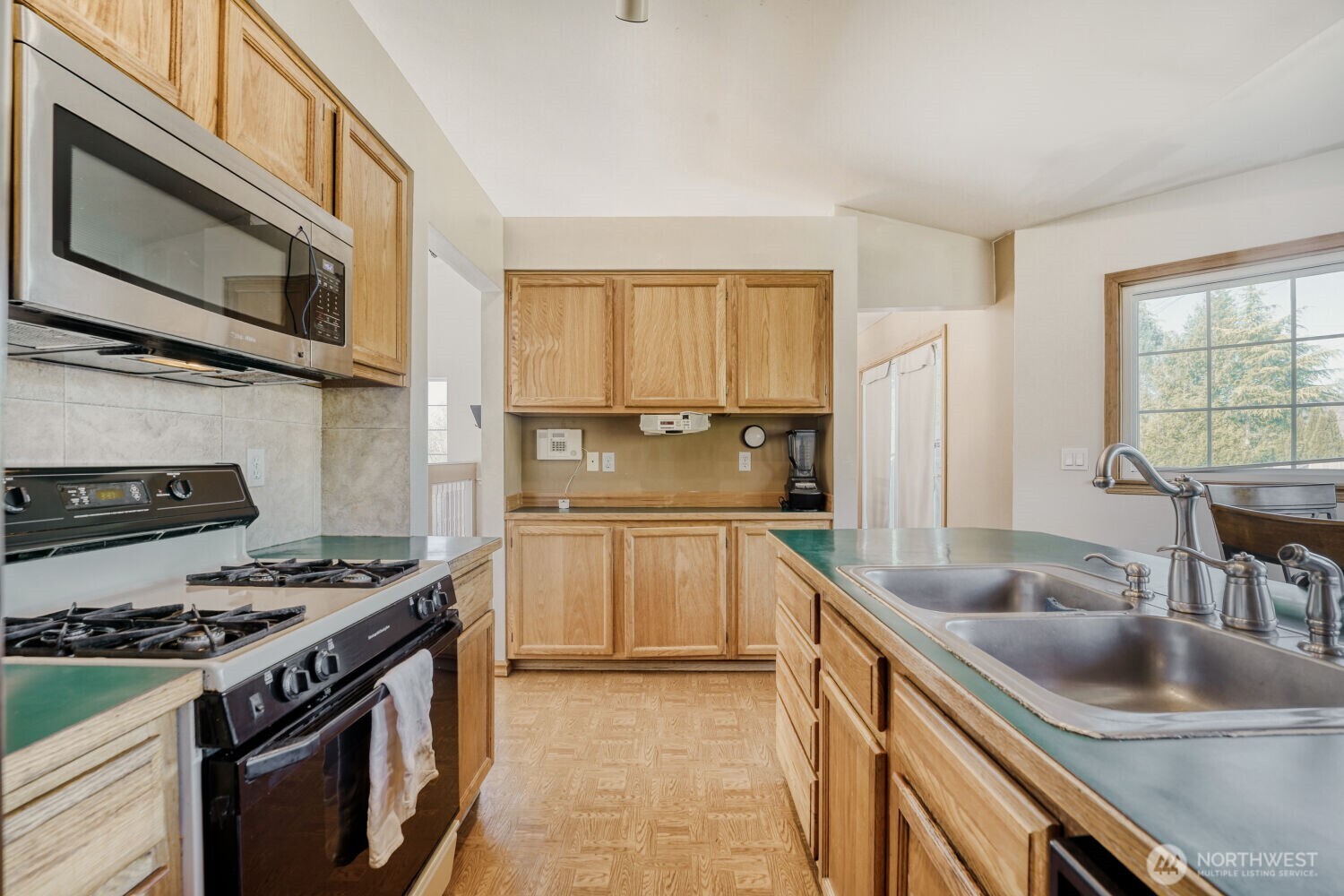 8823 W Mall Drive , Everett, WA 98208