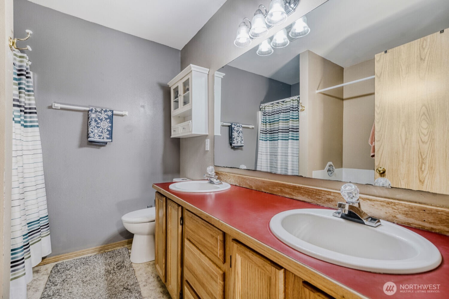 8823 W Mall Drive , Everett, WA 98208