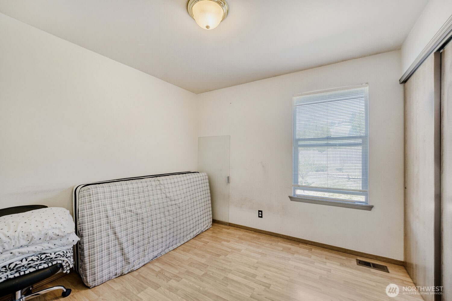 8823 W Mall Drive , Everett, WA 98208