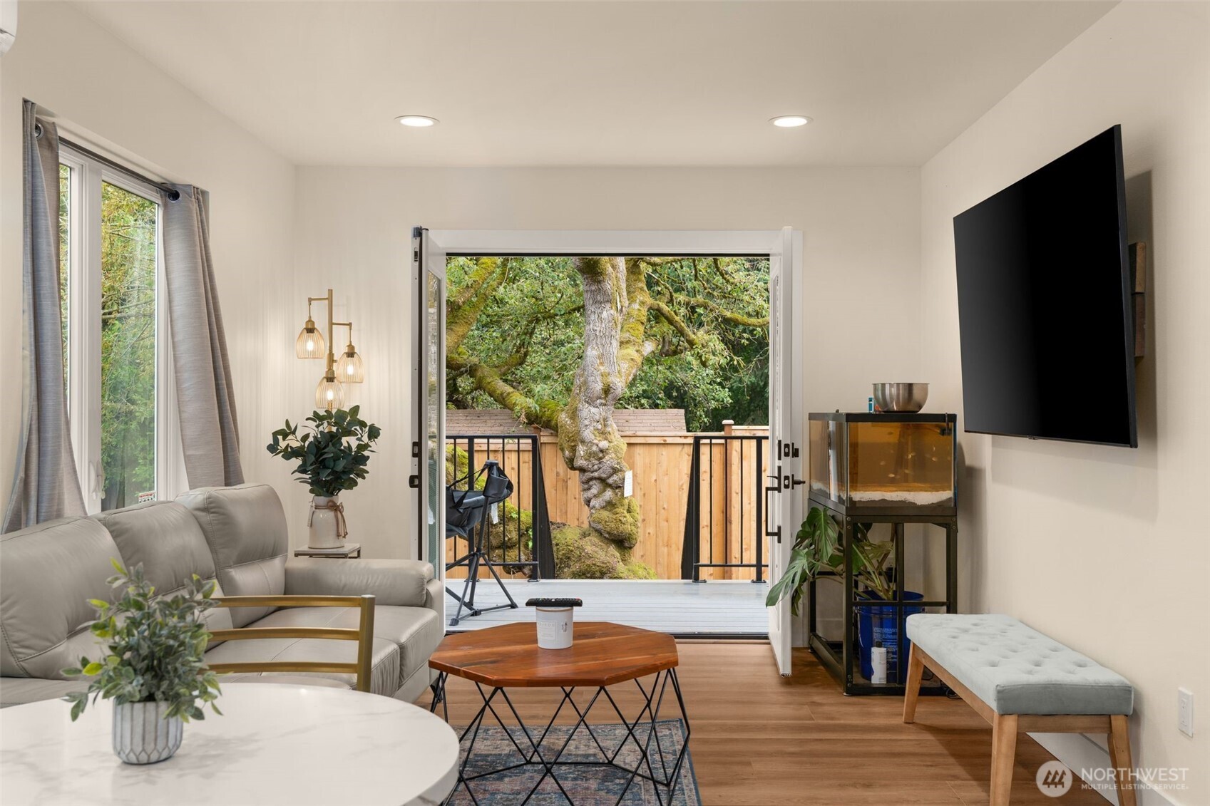 9253 6th Avenue NW #b, Seattle, WA 98117
