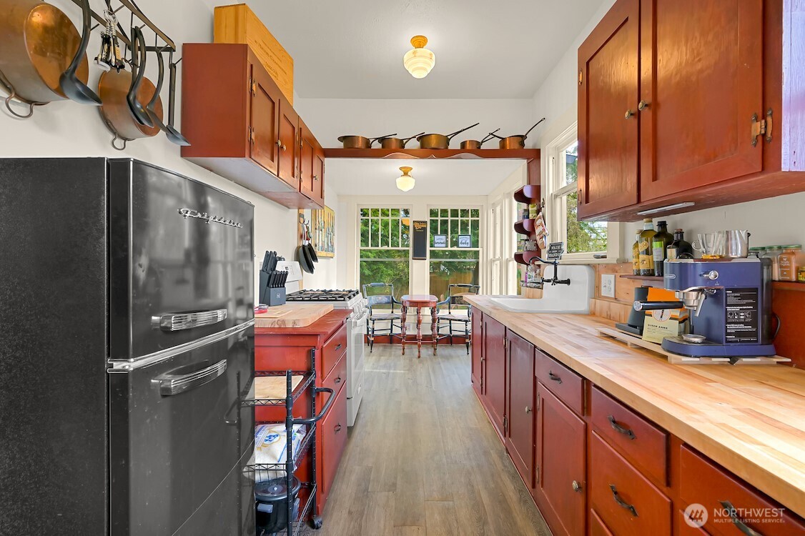 311 Cherry Street , Blaine, WA 98230
