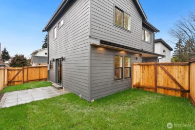 7340 B 40th Avenue NE, Seattle, WA 98115-6010 - Photo 2
