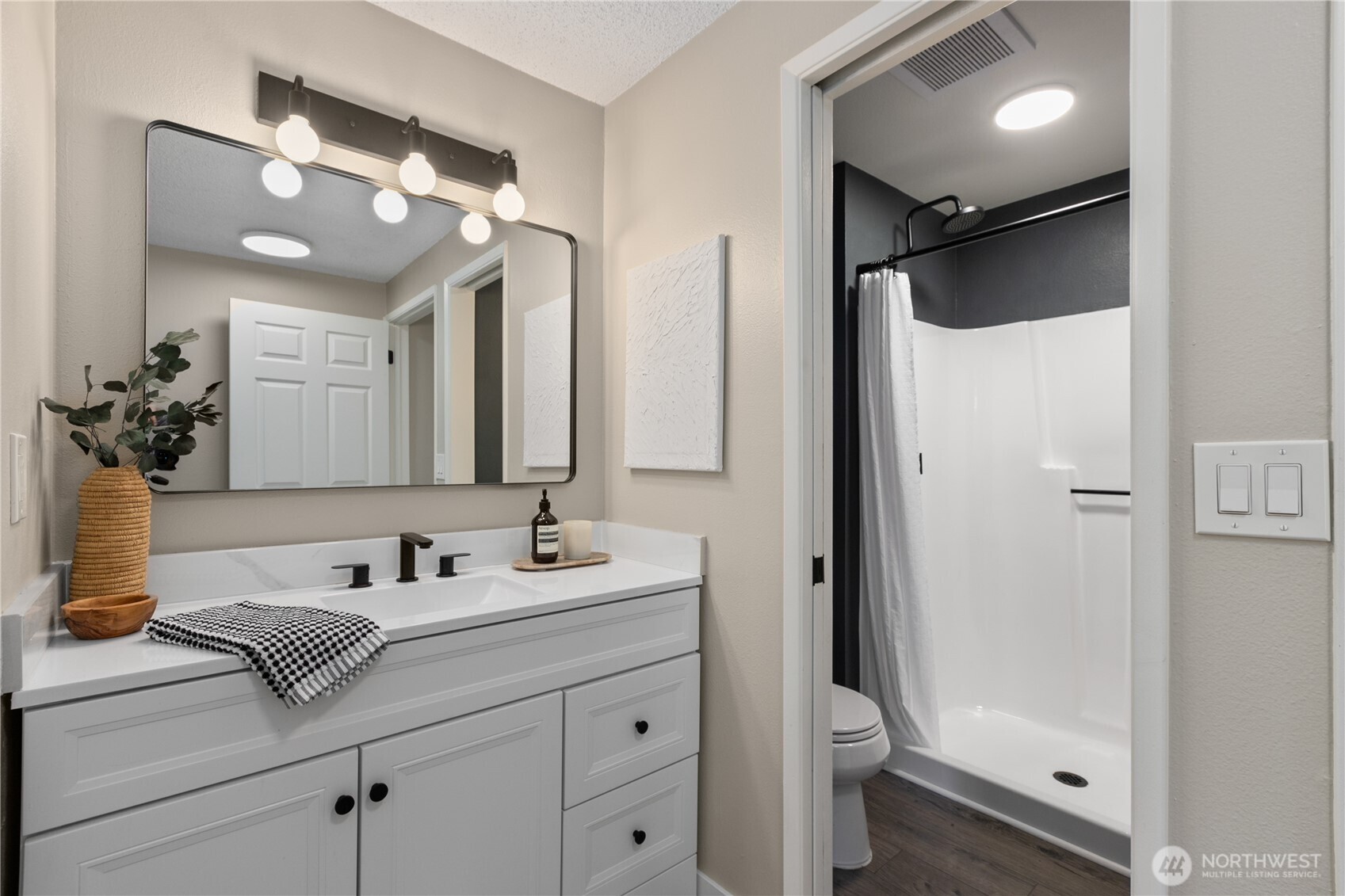 4511 Greenwood Avenue N #6, Seattle, WA 98103