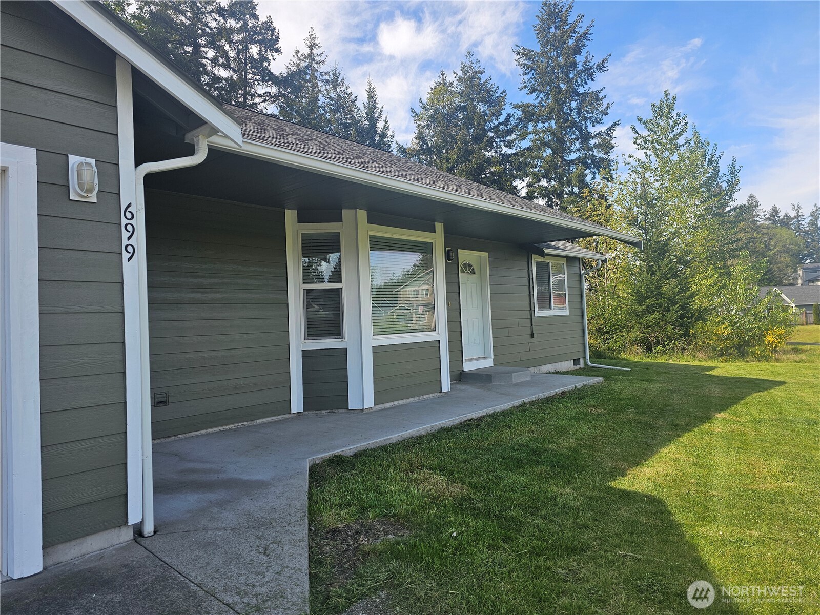 699 Myers Street SE, Rainier, WA 98576