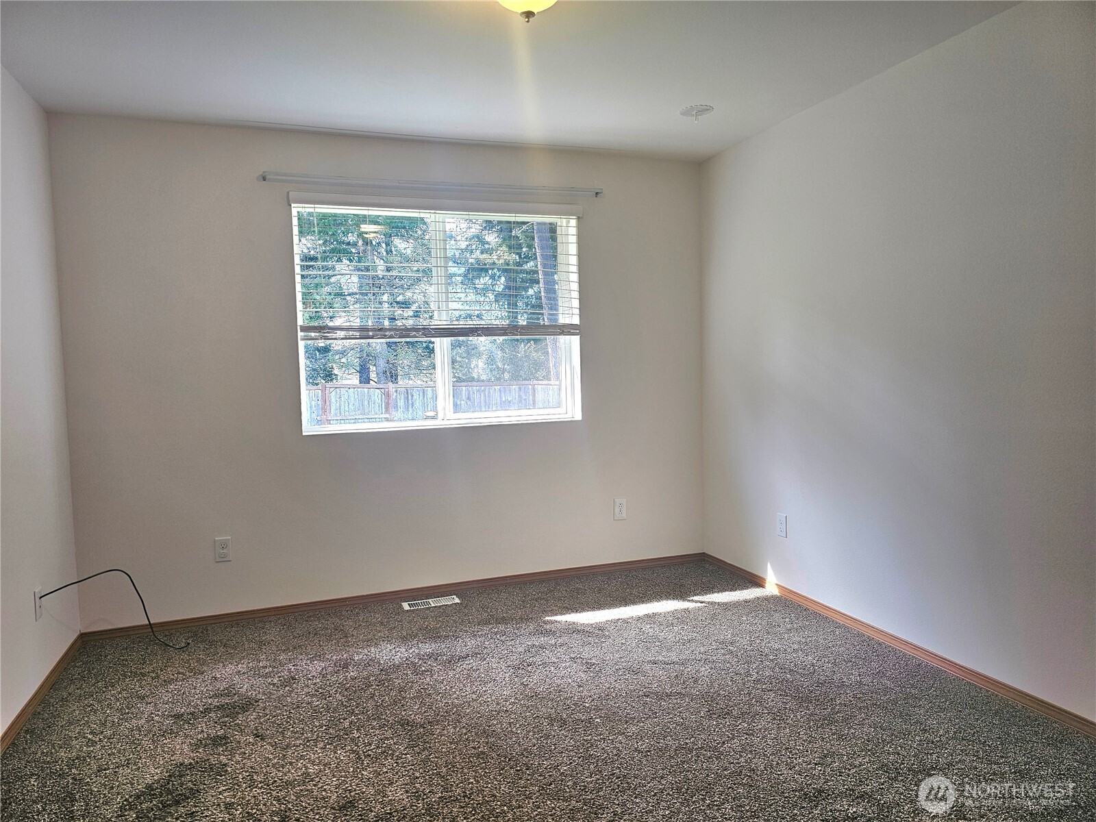 699 Myers Street SE, Rainier, WA 98576