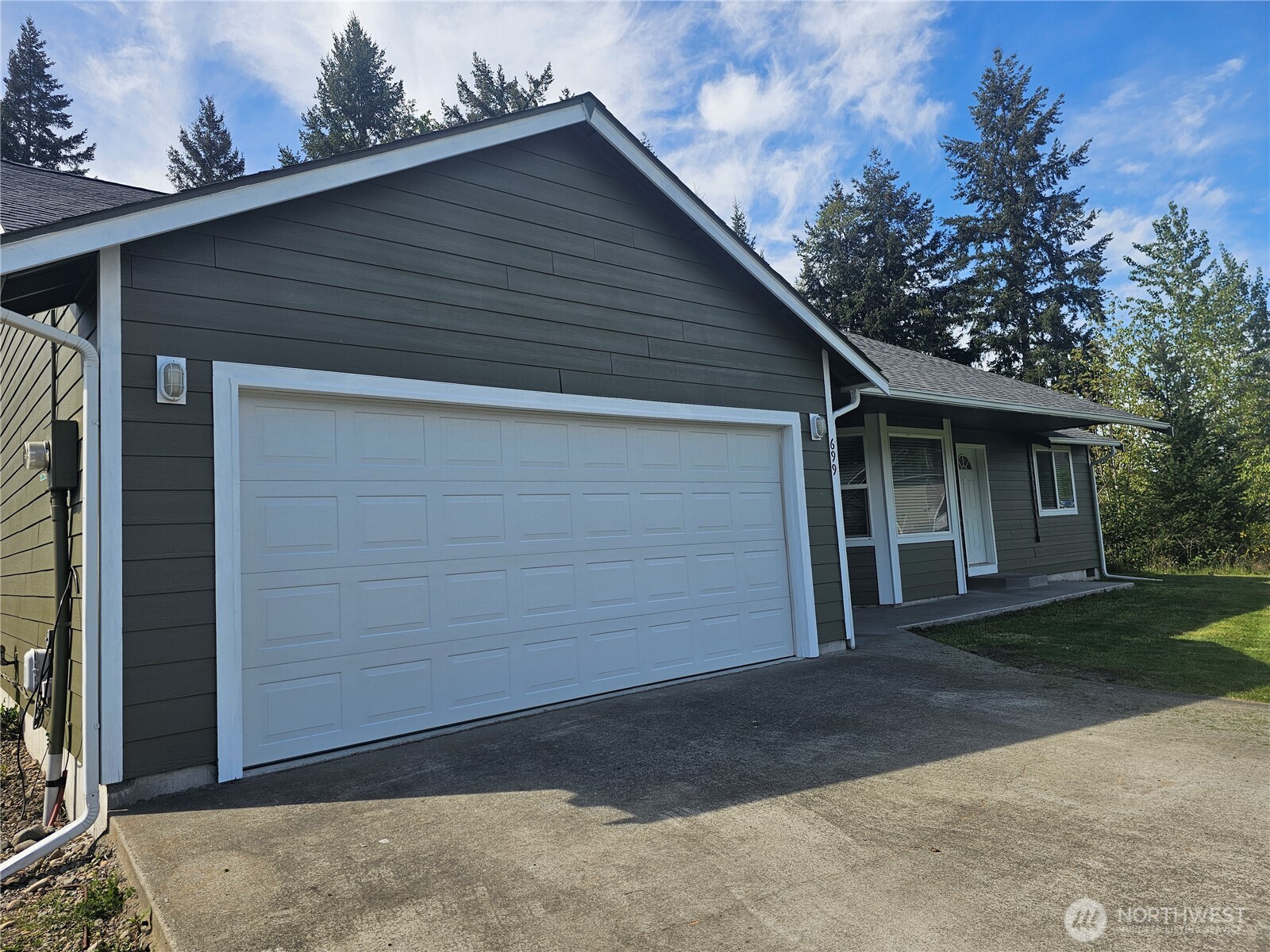 699 Myers Street SE, Rainier, WA 98576