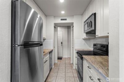 12423 NE 145th Place #B145, Kirkland, WA 98034 - Photo 3