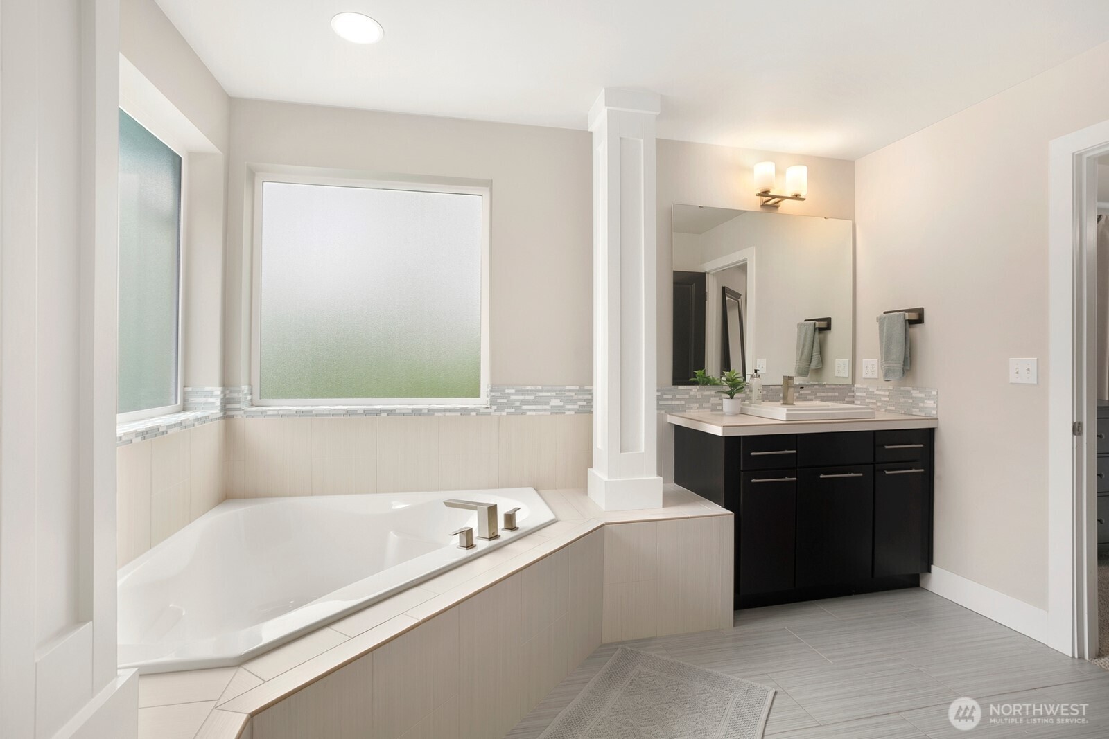 20025 6th Place W, Lynnwood, WA 98036-5255