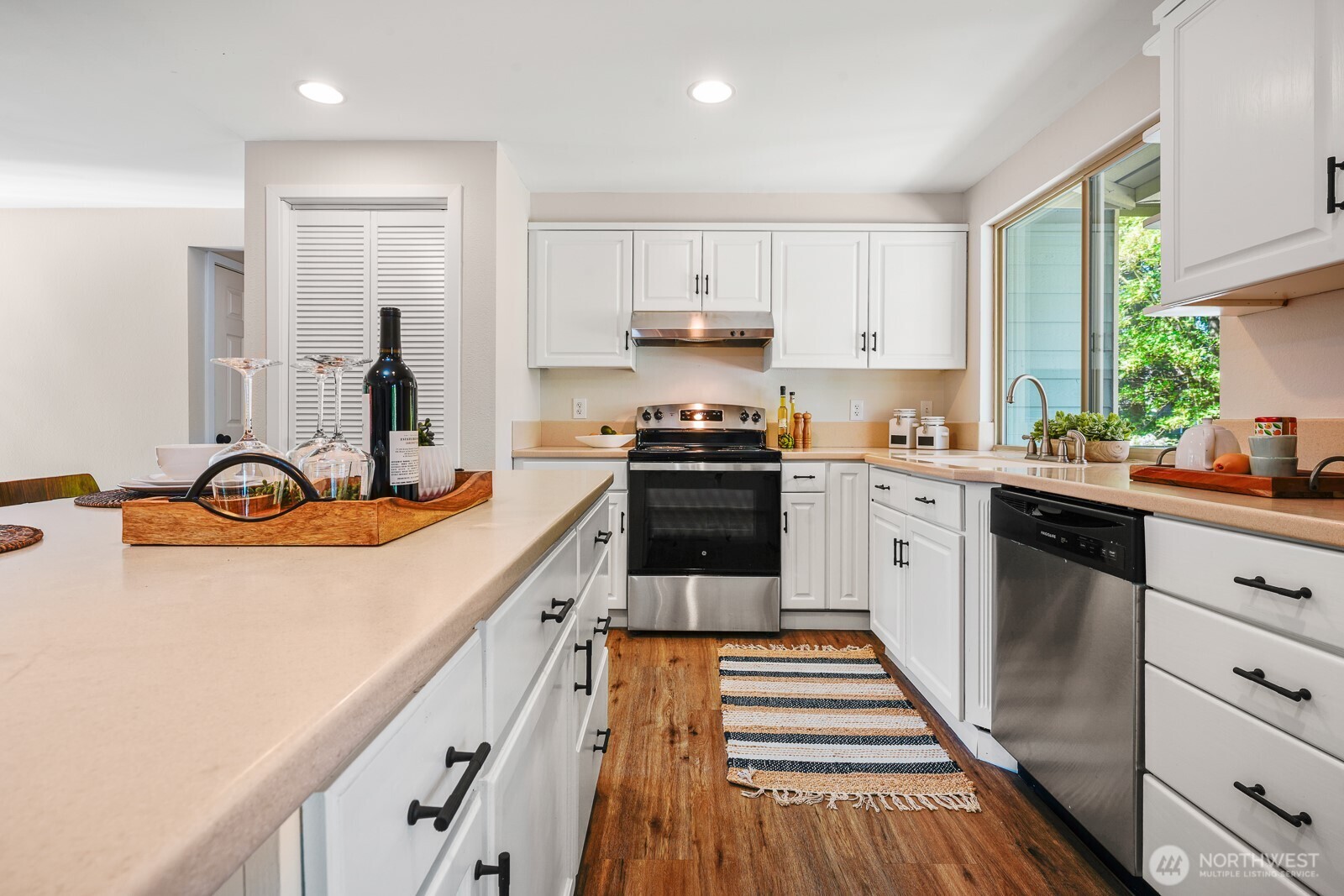 8910 NE 195th Street NE, Bothell, WA 98011