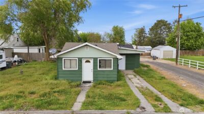 104 E 5th AVE , Warden, WA 98857 - Photo 2