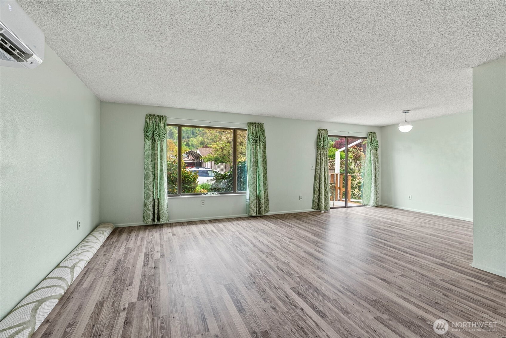 1 Teal Street , Longview, WA 98632