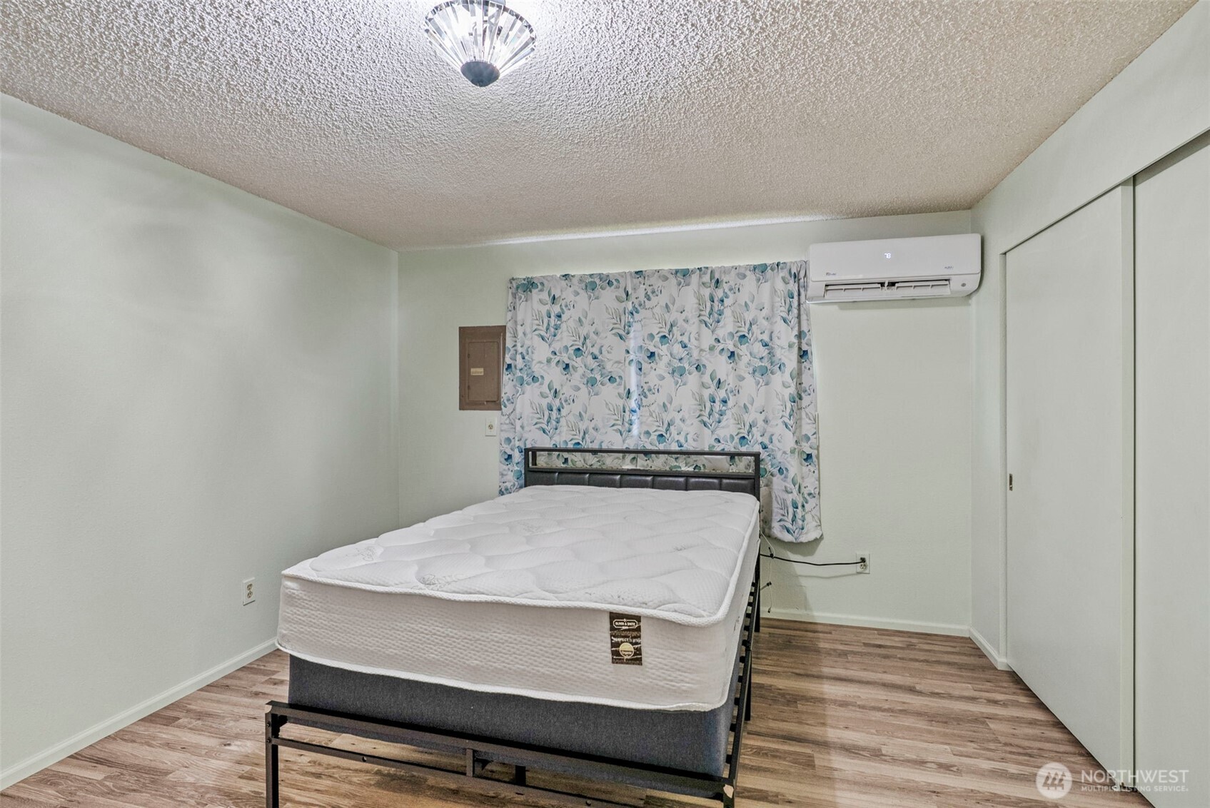 1 Teal Street , Longview, WA 98632