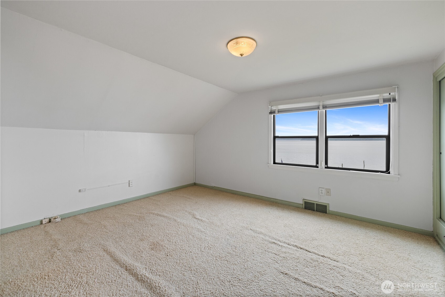 5498 Hyada Boulevard NE, Tacoma, WA 98422
