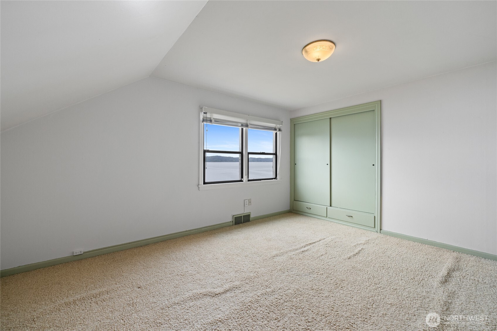 5498 Hyada Boulevard NE, Tacoma, WA 98422