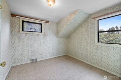 5498 Hyada Boulevard NE, Tacoma, WA 98422 - Photo 37