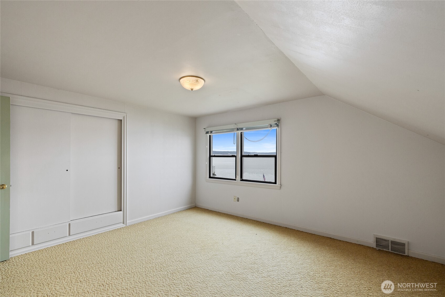 5498 Hyada Boulevard NE, Tacoma, WA 98422