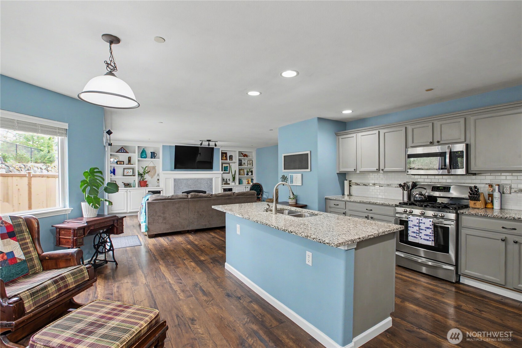 2219 Forrest St , Dupont, WA 98327