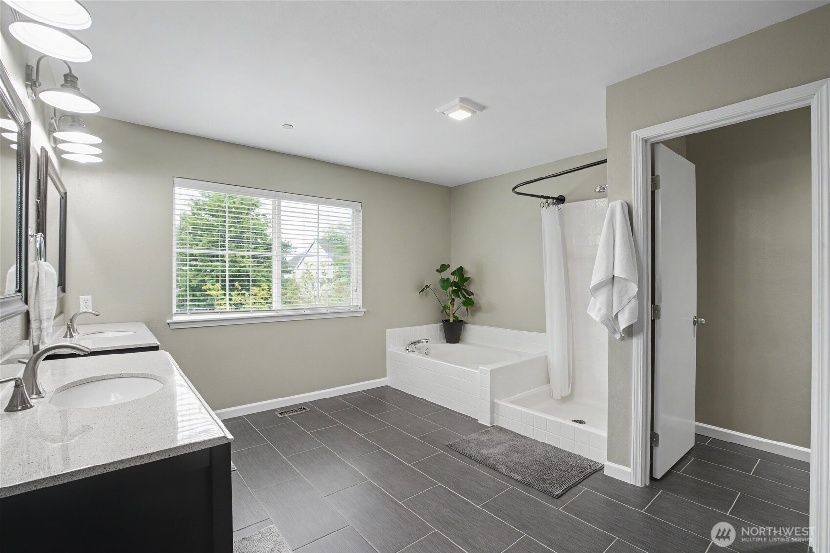 2219 Forrest St , Dupont, WA 98327