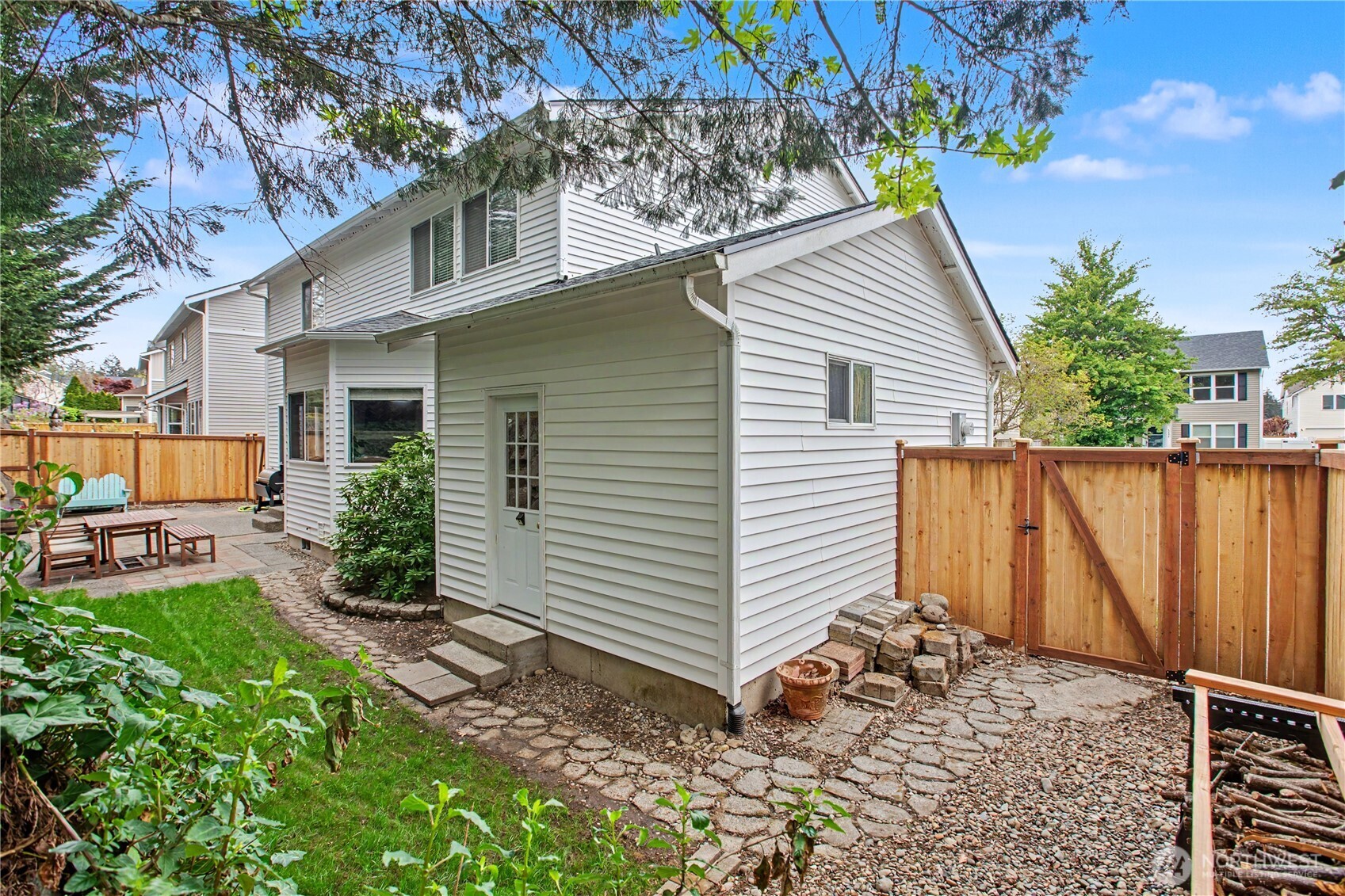 2219 Forrest St , Dupont, WA 98327