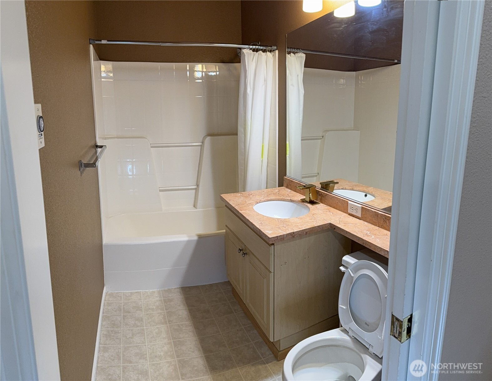 13000 Admiralty Way #B201, Everett, WA 98204