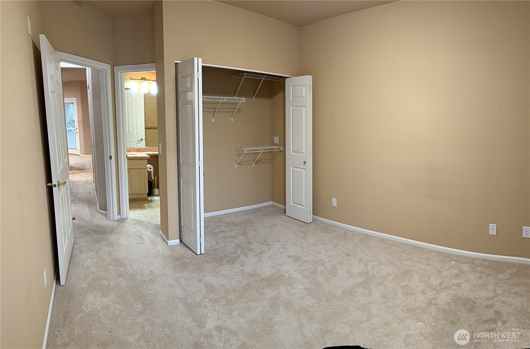 13000 Admiralty Way #B201, Everett, WA 98204