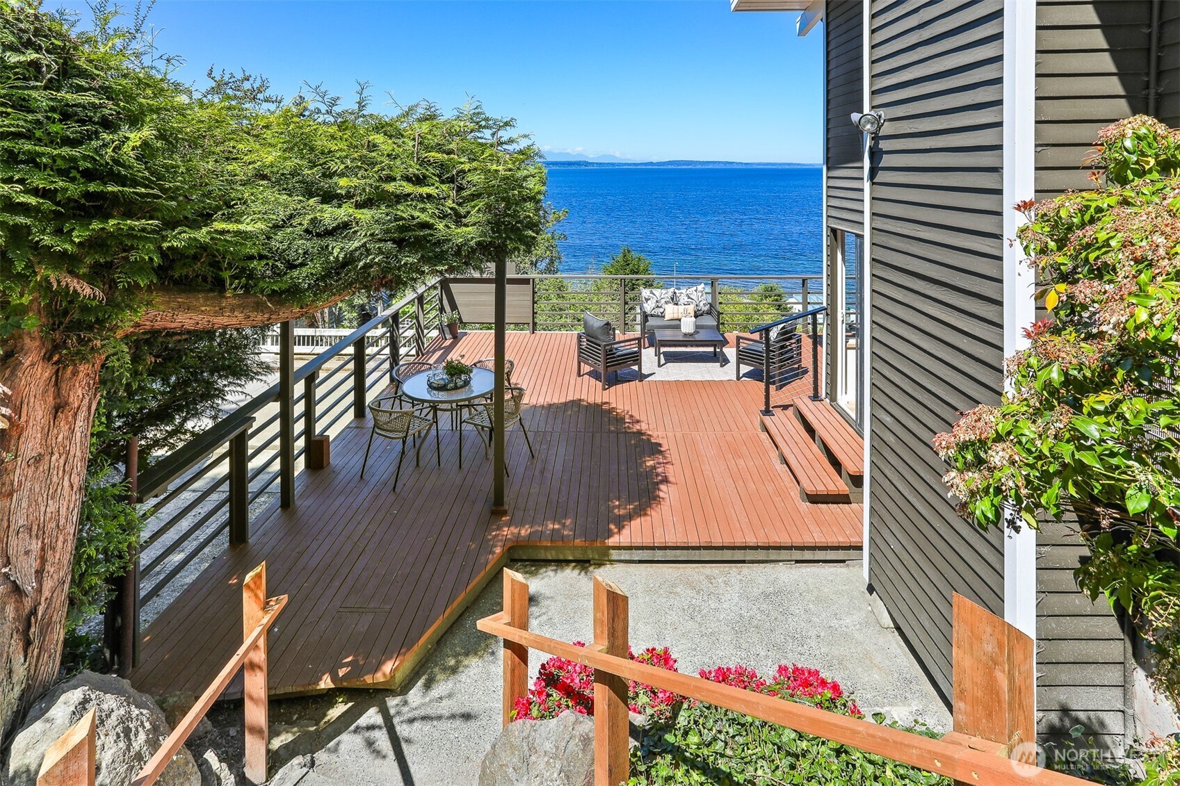 2122 Halleck Avenue SW, Seattle, WA 98116