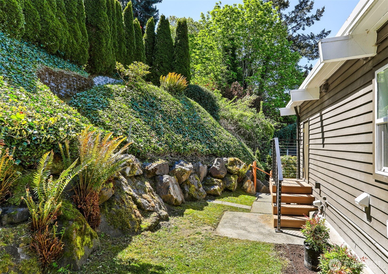 2122 Halleck Avenue SW, Seattle, WA 98116